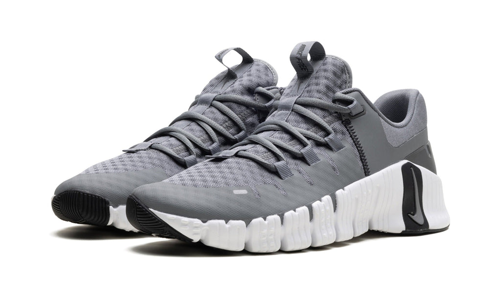 Nike Free Metcon 5 Sneakers – Grey & White